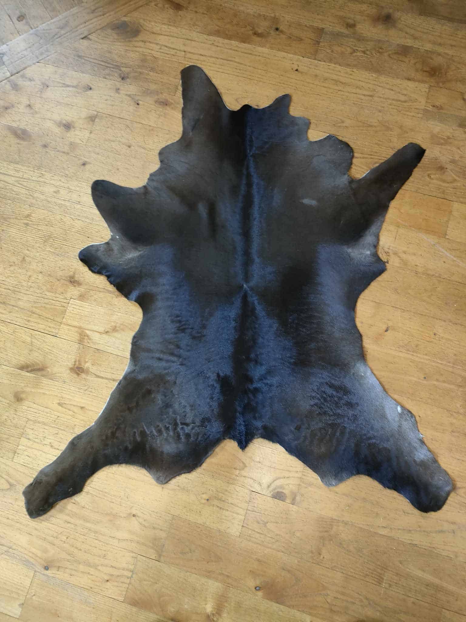 Fichier : peau-de-vache-noire-tannerie-dumas.jpg.