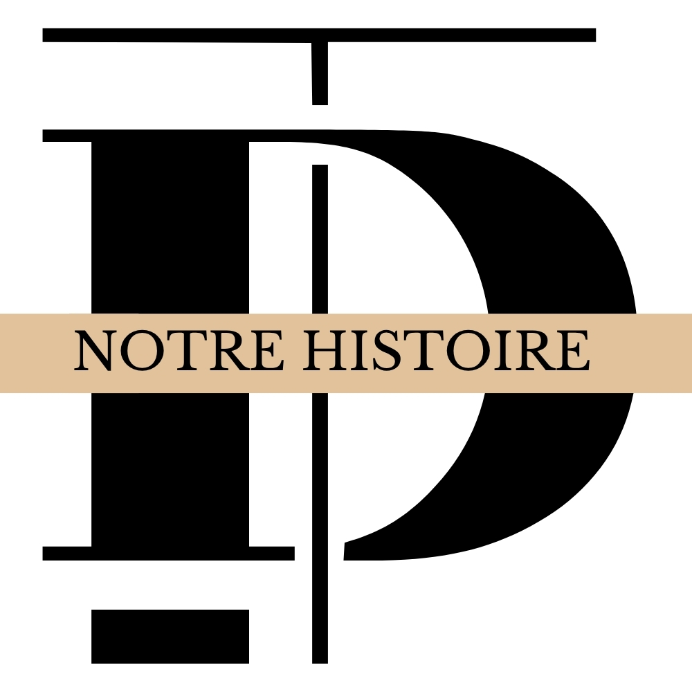 1. Logo de Tannerie Dumas avec texte "Notre Histoire" pour cuir traditionnel et tannerie artisanale en France.
